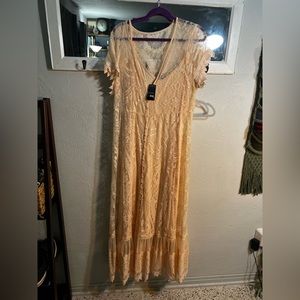 Torrid plus size lace beige/cream/light pink dress NWT